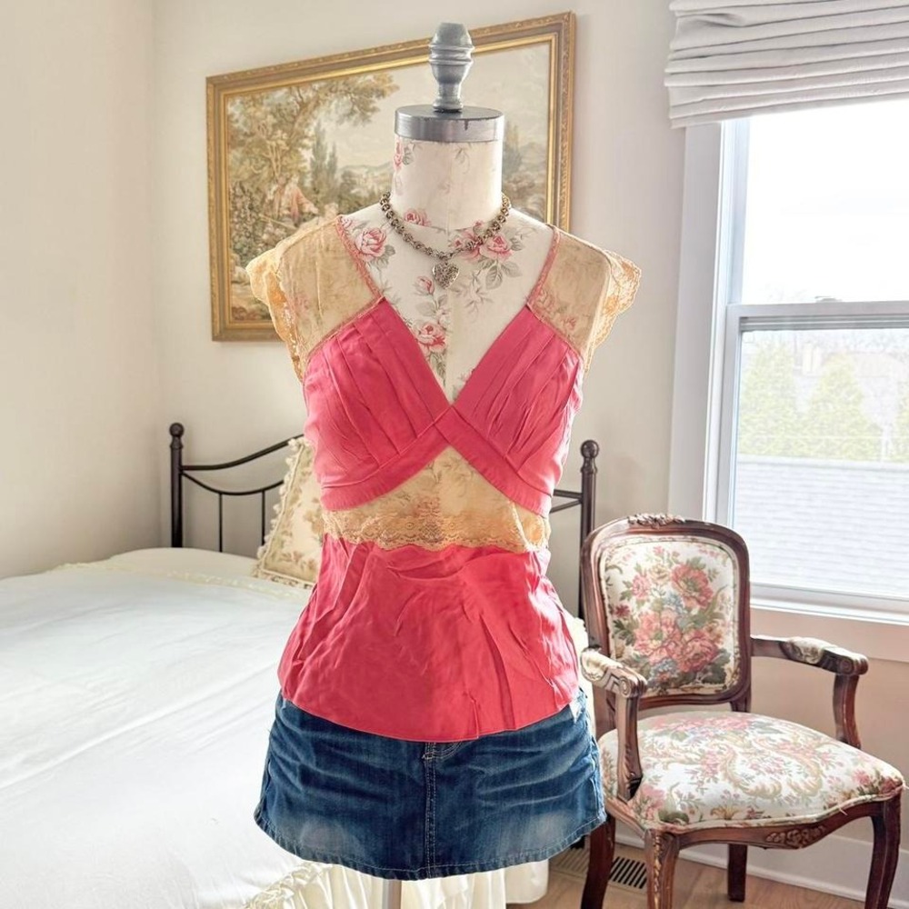 pink lace cami  Y2K pink silk blend lace cami Moda‎ International size small
